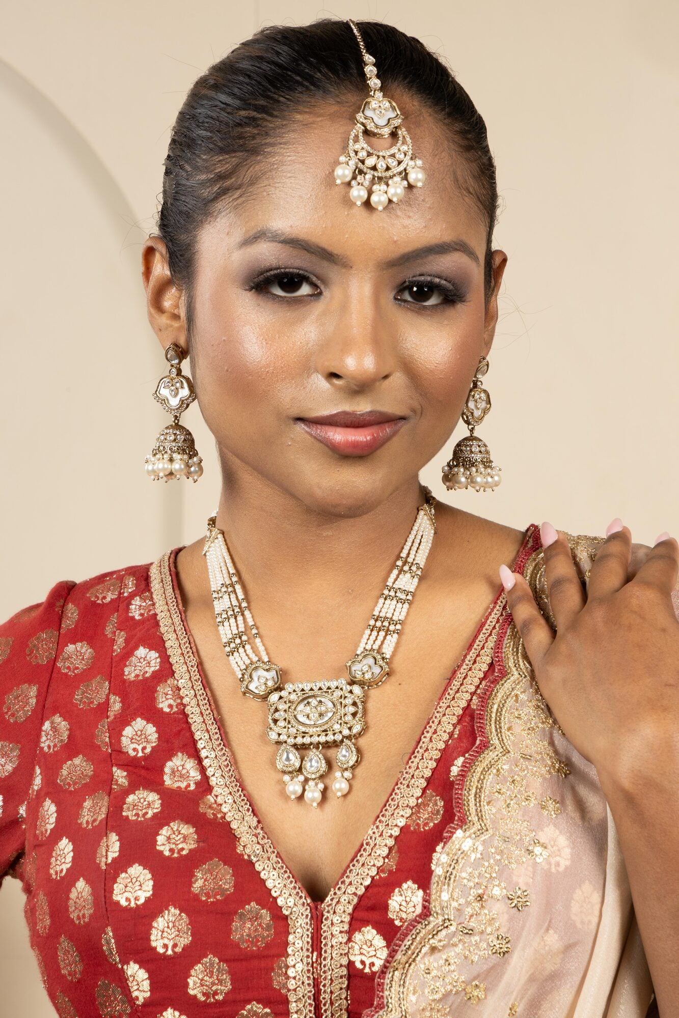 Divya Kundan Pearl Ensemble Necklace with Earring Set & Mang Tika