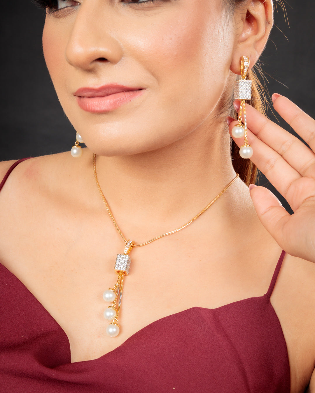 Elara Pearl Gold Cascade Pendant Set