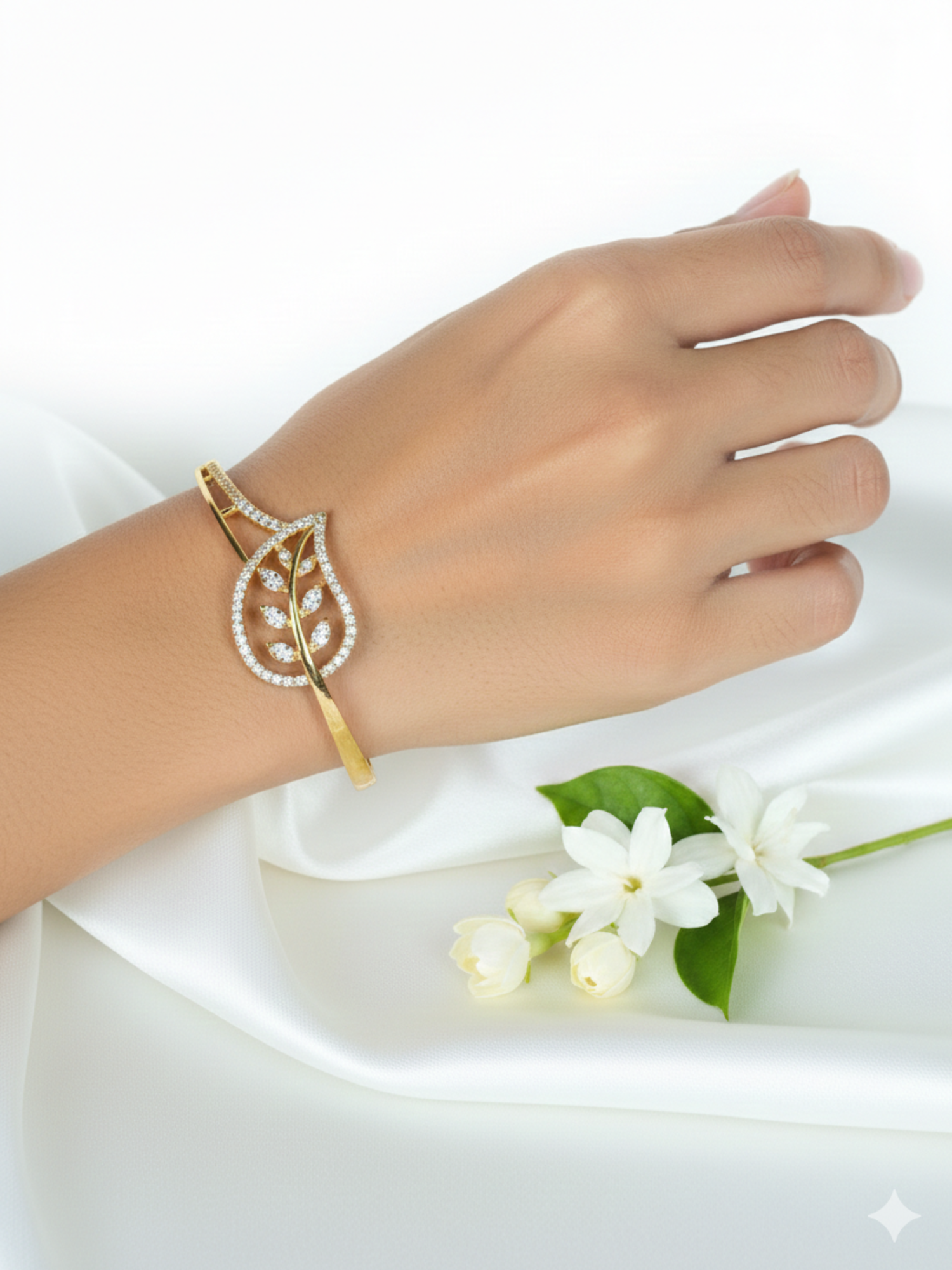Golden Leaf Celestial Bracelet - Pack of 1
